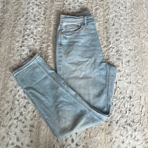 AMERICAN EAGLE STRETCH MOM JEANS